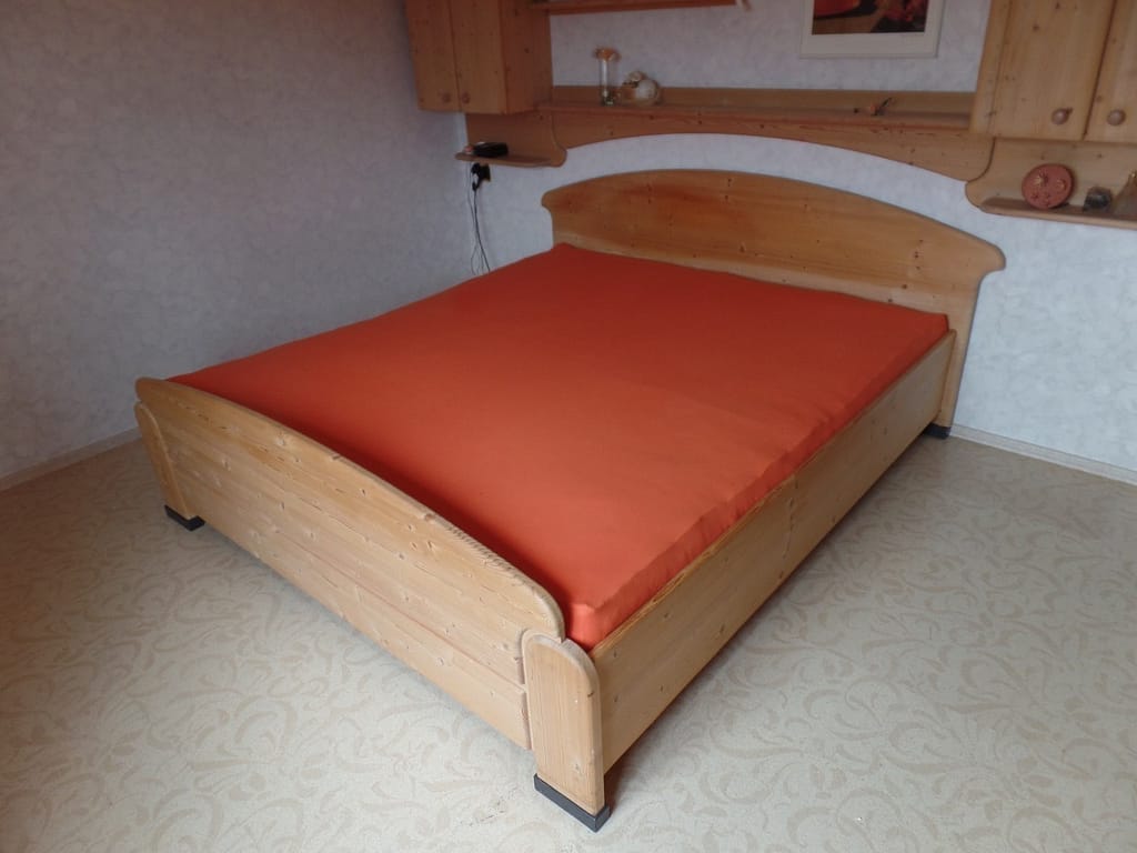 Hardside Wassermatratze in bestehendes Klassik Holzbett