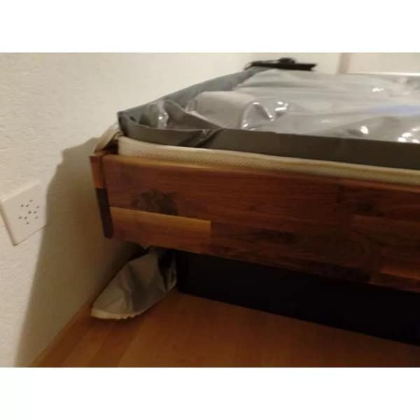 Biowasserbett massiv Nussbaum Sockel schwarz 25 cm