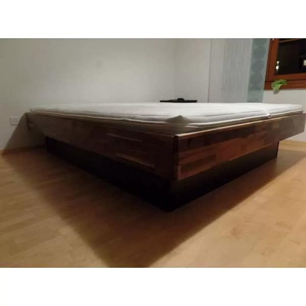 Biowasserbett massiv Nussbaum Sockel schwarz 25 cm