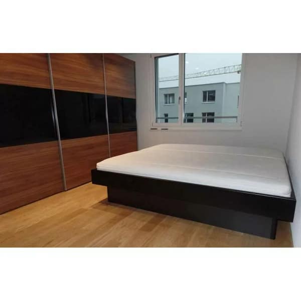 Schweizer HS Wasserbett schwarz lackiert Sockel schwarz