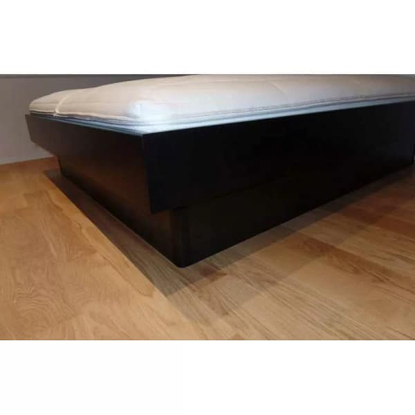 Schweizer HS Wasserbett schwarz lackiert Sockel schwarz